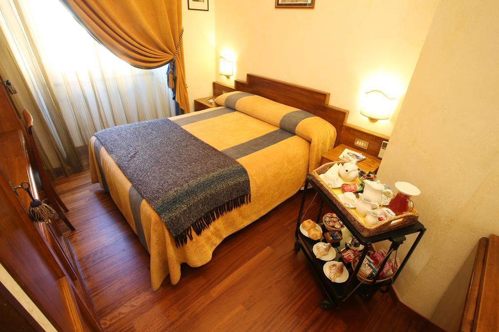 Bed and Breakfast Al Colonnato Di San Pietro Рим Экстерьер фото