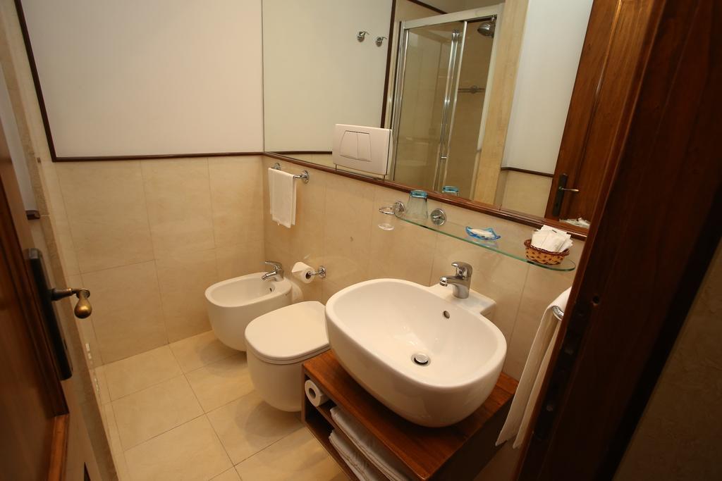 Bed and Breakfast Al Colonnato Di San Pietro Рим Экстерьер фото