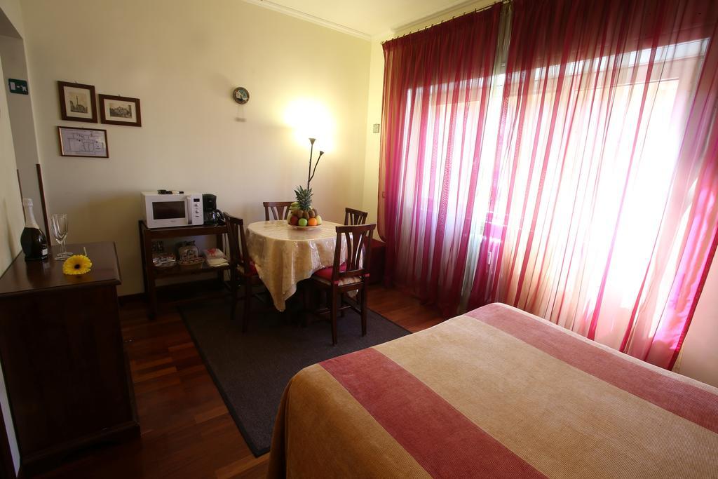 Bed and Breakfast Al Colonnato Di San Pietro Рим Экстерьер фото
