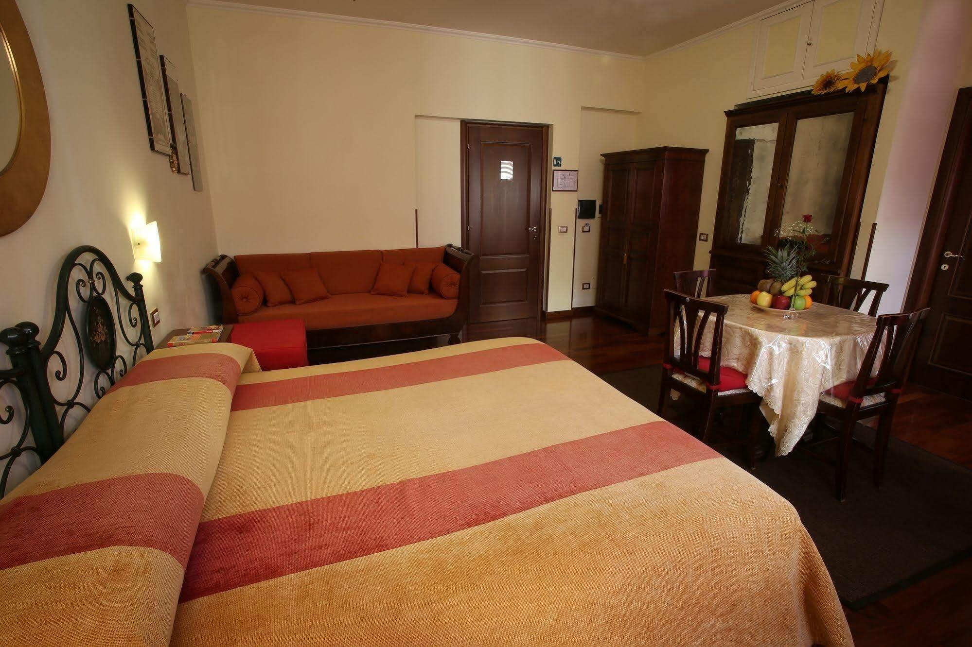 Bed and Breakfast Al Colonnato Di San Pietro Рим Экстерьер фото