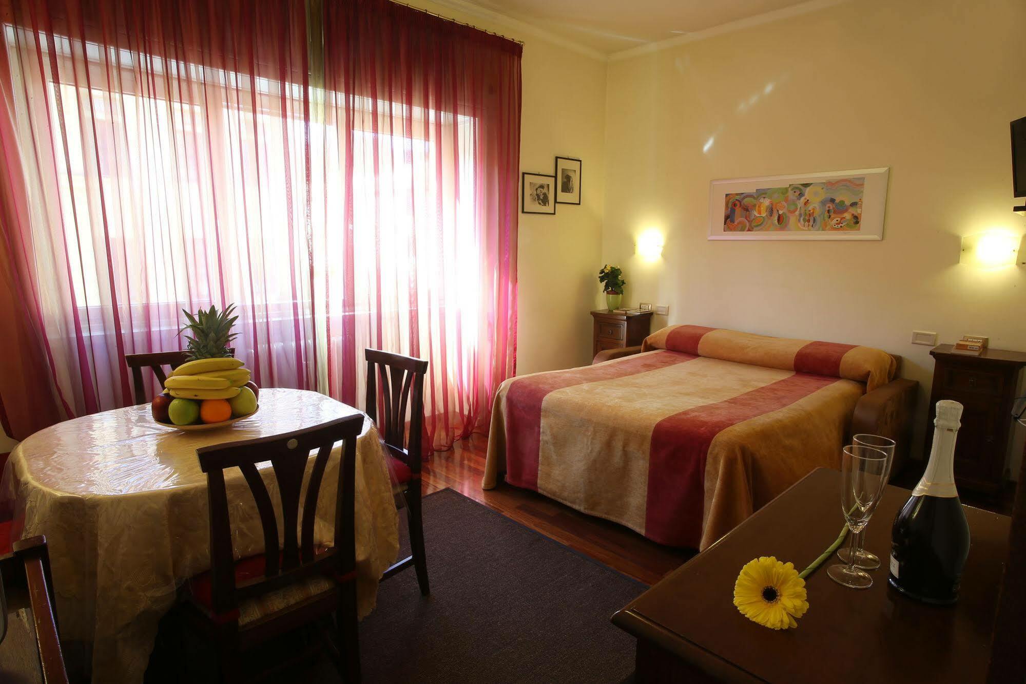 Bed and Breakfast Al Colonnato Di San Pietro Рим Экстерьер фото