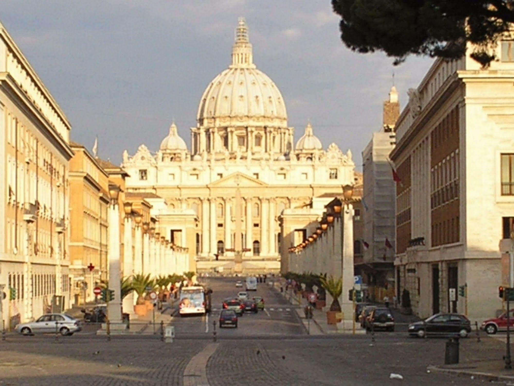 Bed and Breakfast Al Colonnato Di San Pietro Рим Экстерьер фото